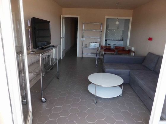 Foto 2 de Pis en venda a avenida De la Diputació de 1 habitació amb terrassa i mobles