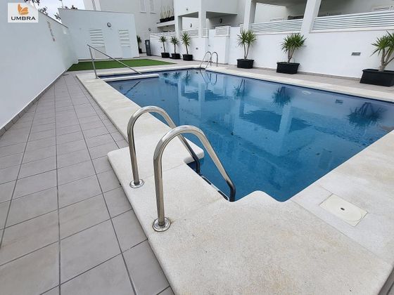 Foto 1 de Àtic en venda a Conil de 2 habitacions amb terrassa i piscina