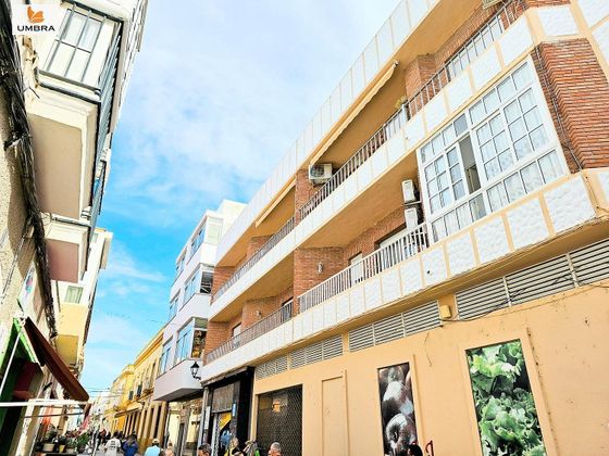 Foto 2 de Pis en venda a Puerto Real de 4 habitacions amb terrassa i balcó