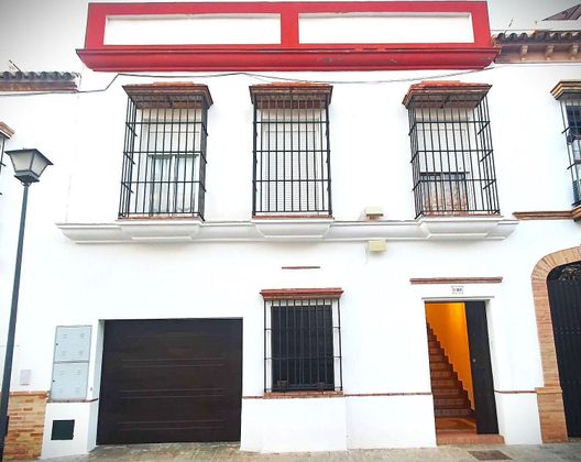 Foto 1 de Venta de casa en Carmona de 4 habitaciones con terraza y balcón