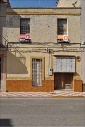 Foto 1 de Casa en venda a calle Almussafes de 2 habitacions amb terrassa