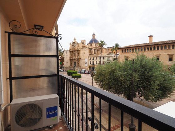 Foto 2 de Pis en venda a Casco Antiguo de 4 habitacions amb terrassa i balcó