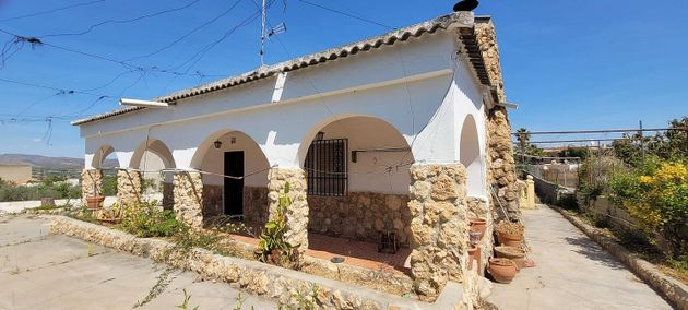 Foto 1 de Venta de chalet en Pedralba de 5 habitaciones con terraza y piscina