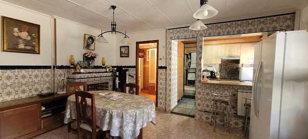 Foto 2 de Casa en venda a Pedralba de 4 habitacions amb terrassa i balcó