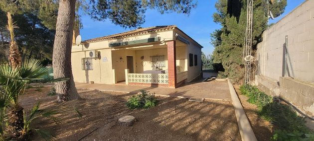 Foto 1 de Xalet en venda a Pedralba de 4 habitacions amb terrassa i piscina