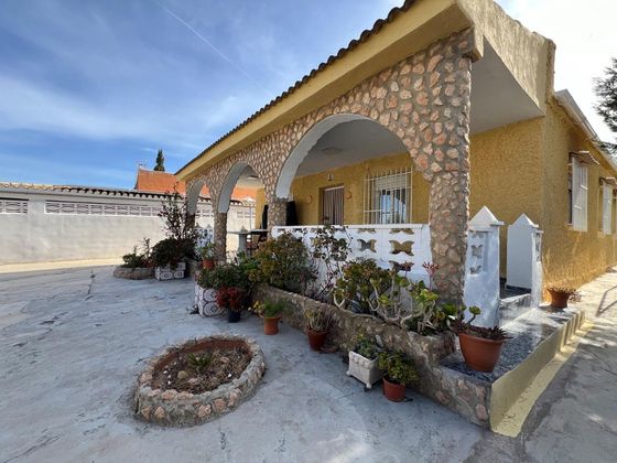 Foto 1 de Chalet en venta en Santa Bárbara de 3 habitaciones con terraza y piscina