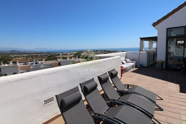 Foto 1 de Ático en venta en La Alcaidesa de 3 habitaciones con terraza y piscina