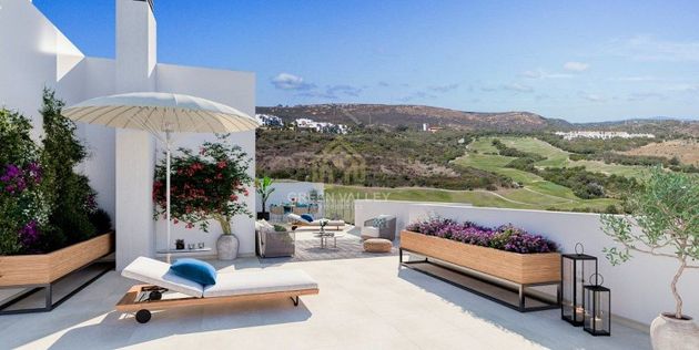Foto 2 de Pis en venda a La Alcaidesa de 2 habitacions amb piscina i jardí