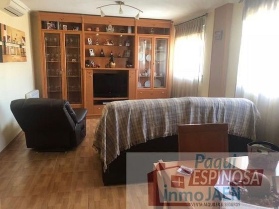 Foto 2 de Dúplex en venda a Torredonjimeno de 4 habitacions amb garatge i aire acondicionat