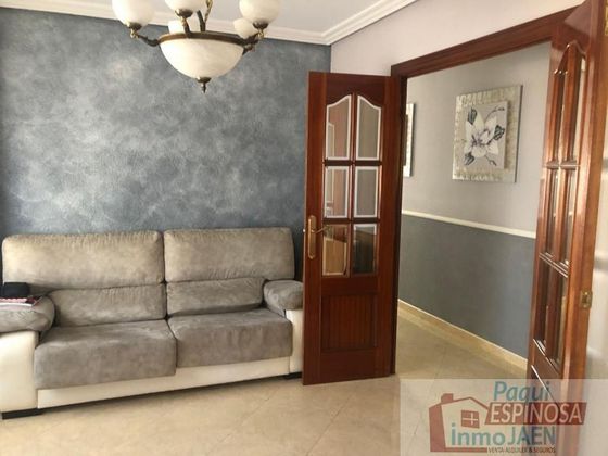 Foto 2 de Pis en venda a Torredonjimeno de 3 habitacions amb calefacció