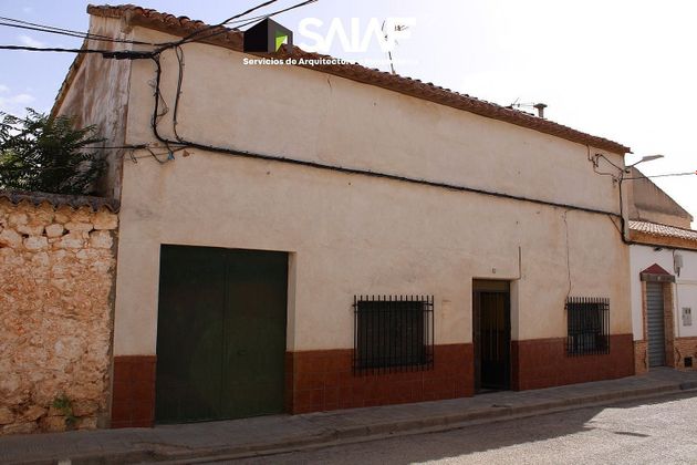 Foto 1 de Casa adossada en venda a calle Canalejas de 3 habitacions i 318 m²