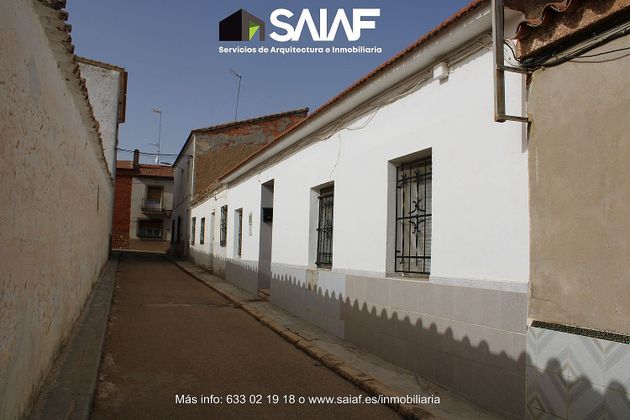 Foto 1 de Casa adossada en venda a calle Magallanes de 4 habitacions amb terrassa
