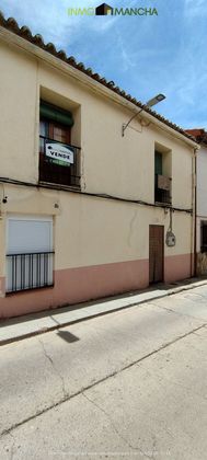 Foto 1 de Casa adossada en venda a calle La Paz de 5 habitacions amb calefacció