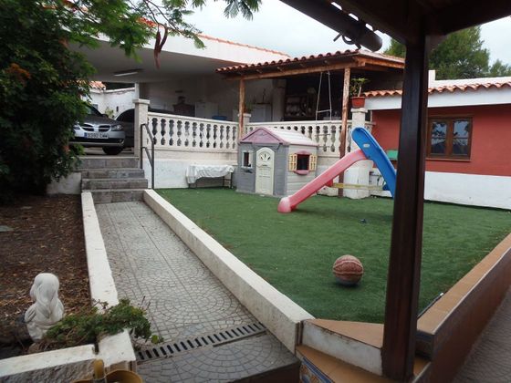 Foto 1 de Xalet en venda a Araya de 3 habitacions amb terrassa i piscina