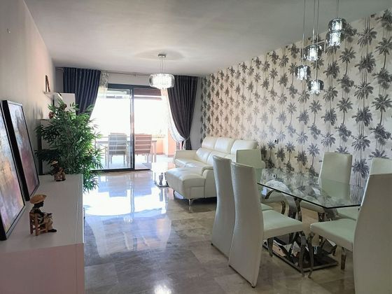 Foto 2 de Piso en alquiler en calle De Cortes de 2 habitaciones con terraza y piscina