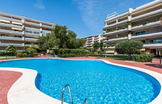 Foto 1 de Pis en venda a urbanización Cortes Campos de Guadalmina Edificio de 3 habitacions amb terrassa i piscina