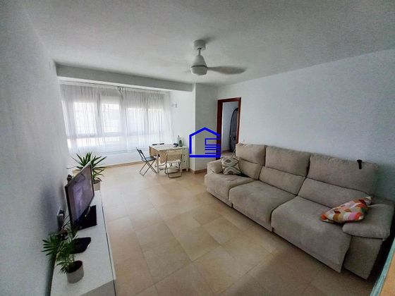 Foto 2 de Alquiler de piso en Playa Stª Mª del Mar - Playa Victoria de 2 habitaciones con terraza y muebles