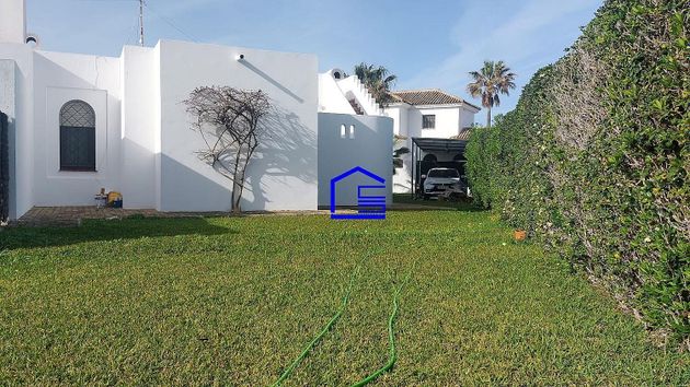 Foto 1 de Alquiler de chalet en Vistahermosa  - Fuentebravía de 3 habitaciones con jardín y aire acondicionado