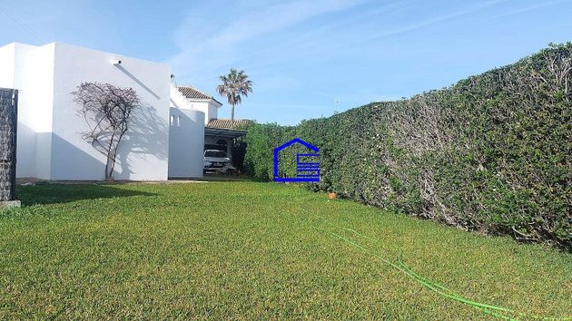 Foto 2 de Alquiler de chalet en Vistahermosa  - Fuentebravía de 3 habitaciones con jardín y aire acondicionado