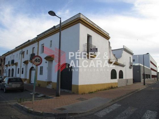 Foto 1 de Casa adossada en venda a calle República Argentina de 3 habitacions amb terrassa i balcó