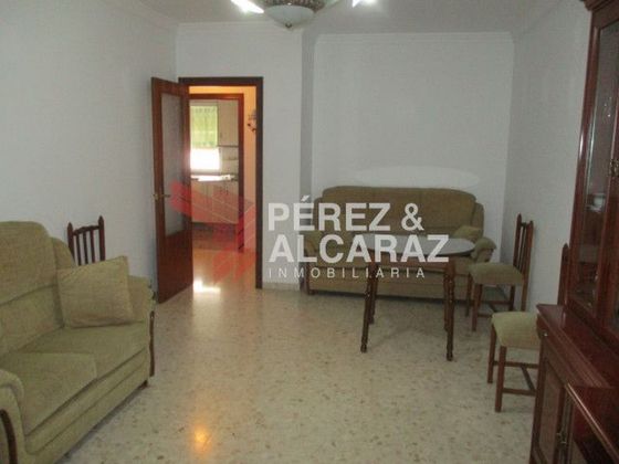 Foto 2 de Piso en venta en Palma del Río de 3 habitaciones con terraza y balcón