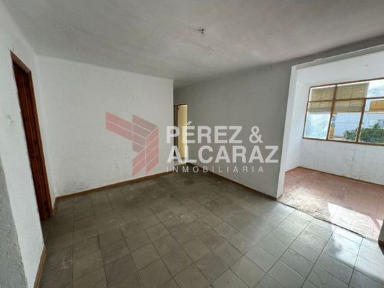Foto 1 de Venta de piso en calle Abderramán III de 3 habitaciones y 62 m²