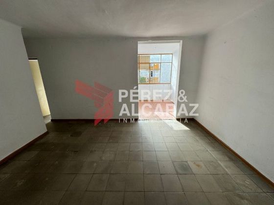 Foto 2 de Pis en venda a calle Abderramán III de 3 habitacions i 62 m²