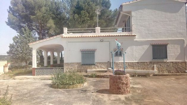Foto 2 de Chalet en venta en Villar del Arzobispo de 3 habitaciones con terraza y piscina