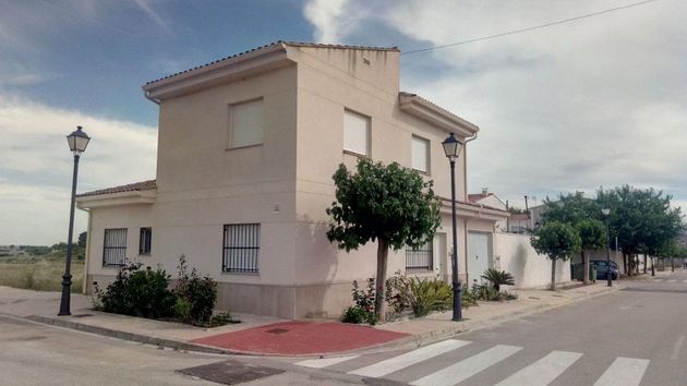 Foto 2 de Casa adossada en venda a Domeño de 3 habitacions amb terrassa i garatge