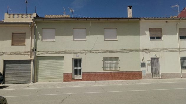 Foto 1 de Casa adossada en venda a Villar del Arzobispo de 6 habitacions amb terrassa i garatge