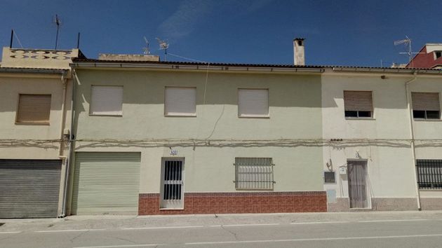 Foto 2 de Casa adossada en venda a Villar del Arzobispo de 6 habitacions amb terrassa i garatge