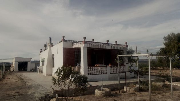 Foto 1 de Chalet en venta en Villar del Arzobispo de 3 habitaciones con terraza y piscina