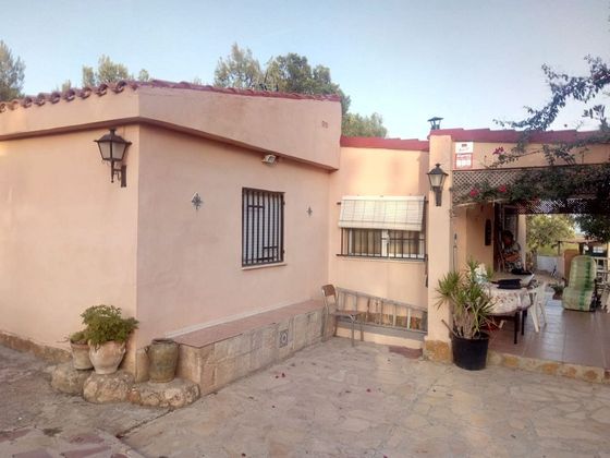 Foto 2 de Venta de chalet en Pedralba de 3 habitaciones con terraza y piscina