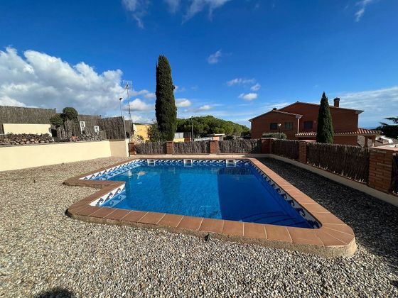 Foto 1 de Venta de casa en Argentona de 4 habitaciones con terraza y piscina