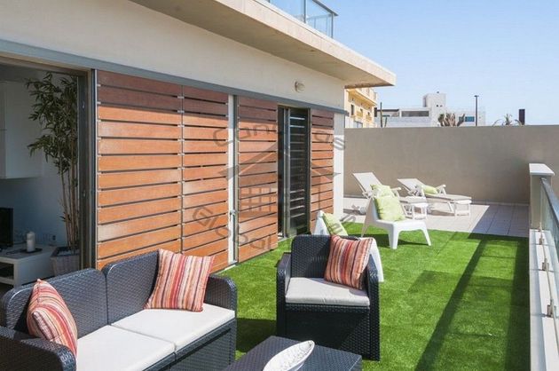 Foto 2 de Piso en venta en Arico de 2 habitaciones con terraza y piscina