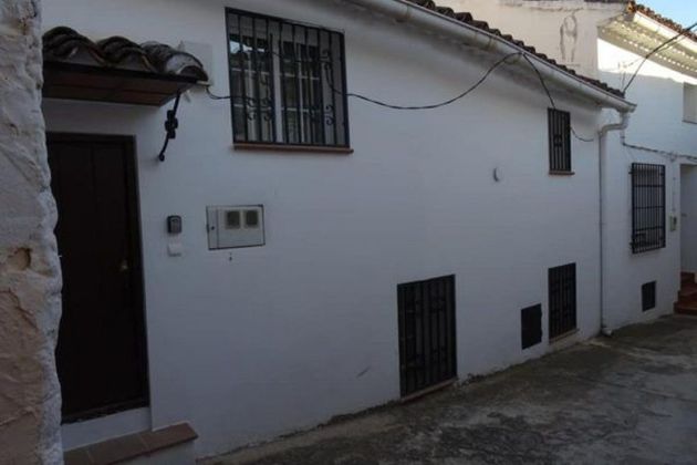 Foto 1 de Pis en venda a Puerta de Segura (La) de 3 habitacions amb terrassa i balcó
