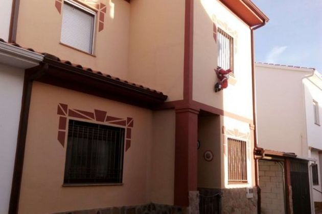 Foto 1 de Casa adosada en venta en Orcera de 4 habitaciones con terraza y balcón
