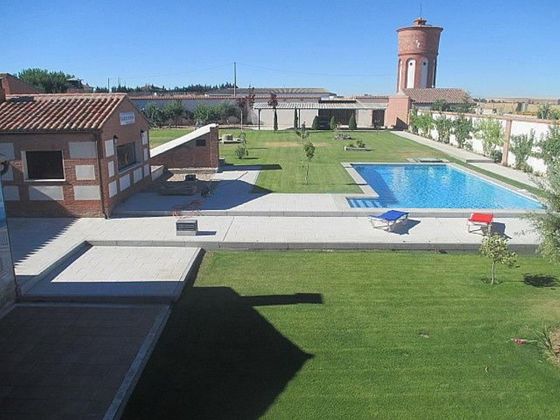 Foto 2 de Xalet en venda a Flores de Ávila de 10 habitacions amb piscina i jardí