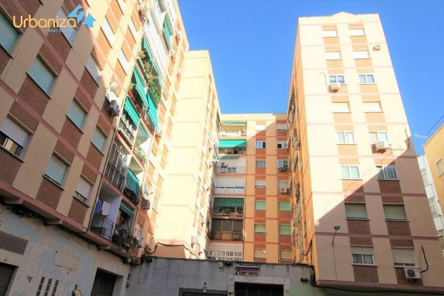 Foto 1 de Piso en venta en Santa Marina - La Paz de 4 habitaciones con terraza y ascensor