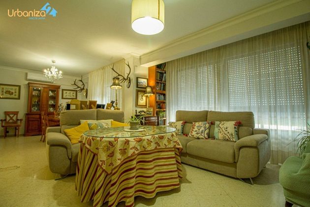 Foto 2 de Pis en venda a Santa Marina - La Paz de 5 habitacions amb terrassa i calefacció