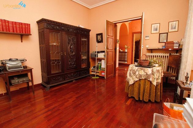 Foto 1 de Pis en venda a Casco Antiguo - Centro de 6 habitacions amb terrassa i aire acondicionat