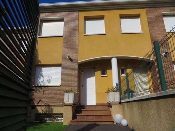 Foto 2 de Casa en lloguer a calle Josep Irla de 3 habitacions amb terrassa i piscina