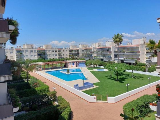 Foto 2 de Piso en alquiler en calle Prat de la Riba de 2 habitaciones con terraza y piscina