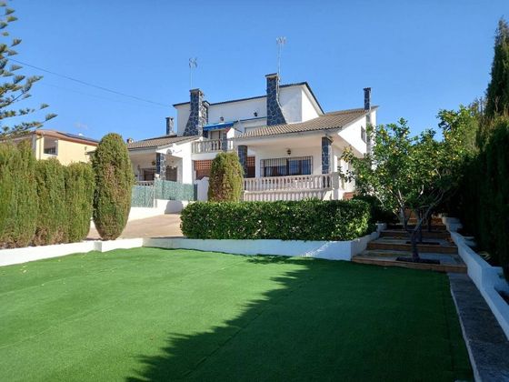 Foto 1 de Casa adosada en venta en Costa Cunit - Els Jardins - Els  Rosers de 4 habitaciones con terraza y piscina