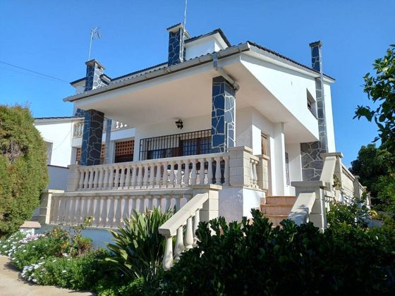 Foto 2 de Casa adossada en venda a Costa Cunit - Els Jardins - Els  Rosers de 4 habitacions amb terrassa i piscina