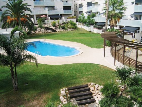 Foto 2 de Pis en venda a El Castell de Cubelles de 3 habitacions amb terrassa i piscina