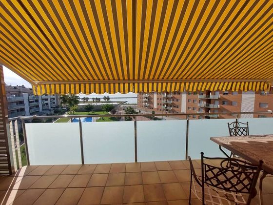 Foto 2 de Pis en lloguer a calle De Rafael Casanova de 3 habitacions amb terrassa i piscina