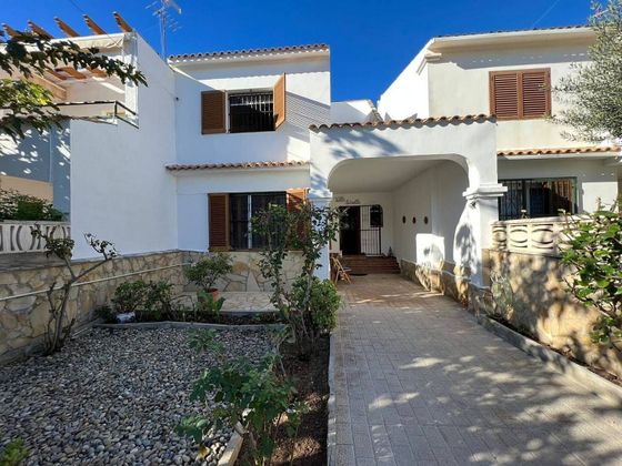 Foto 1 de Casa en venda a calle De Les Figueretes de 4 habitacions amb terrassa i jardí