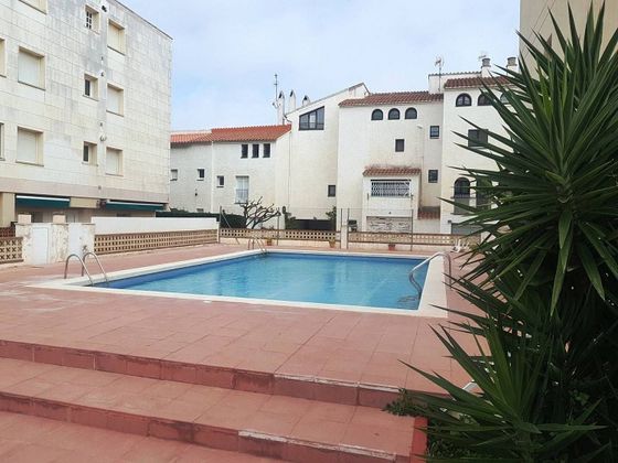Foto 2 de Alquiler de piso en L'Aragai - Prat de Vilanova de 3 habitaciones con terraza y piscina