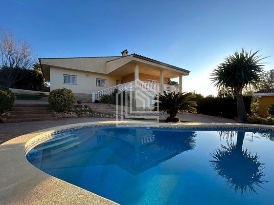 Foto 1 de Venta de chalet en Olocau de 5 habitaciones con terraza y piscina